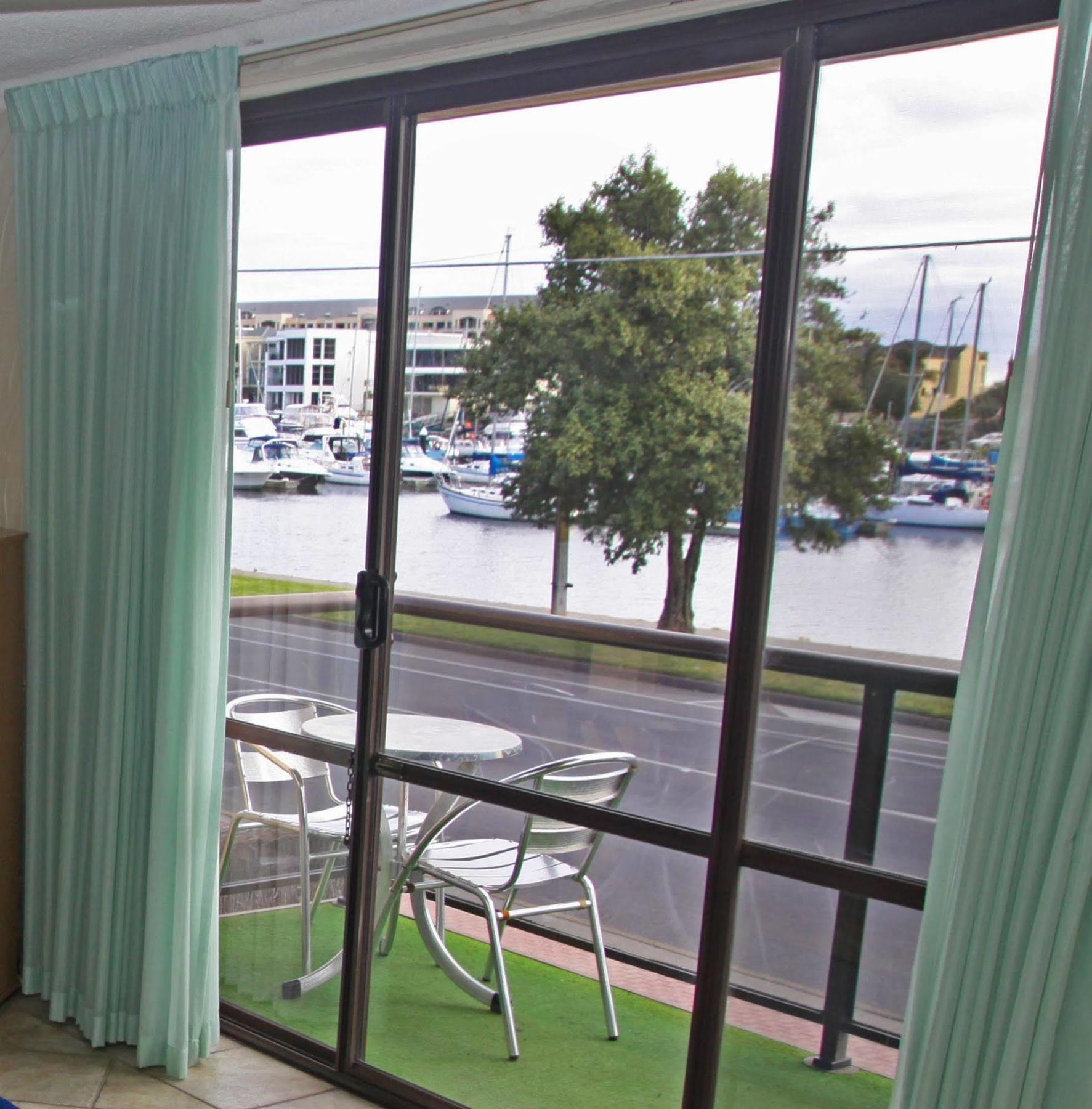 Bayswaterfront Apartment