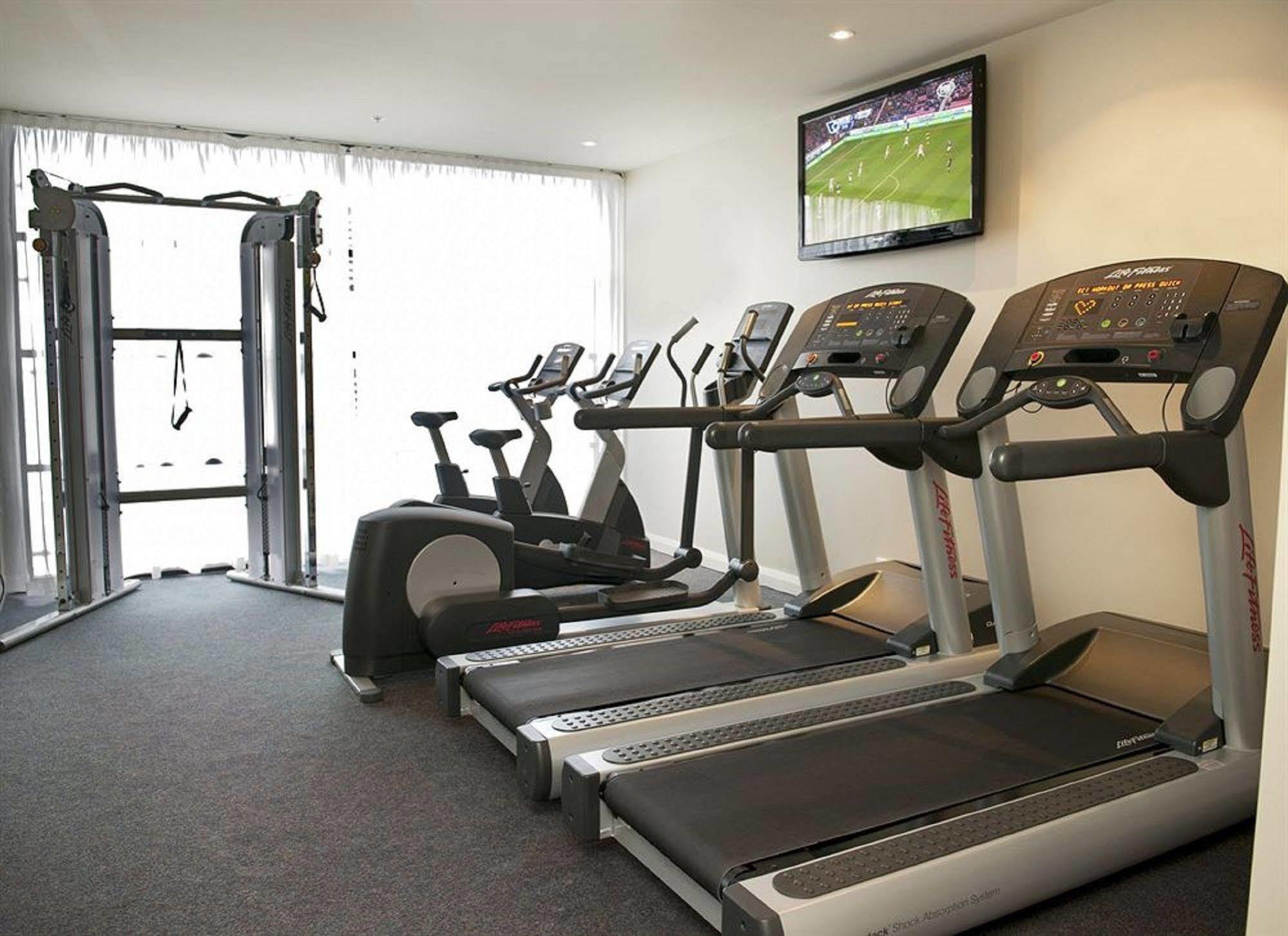 Mantra Hindmarsh Square Hotel 4*