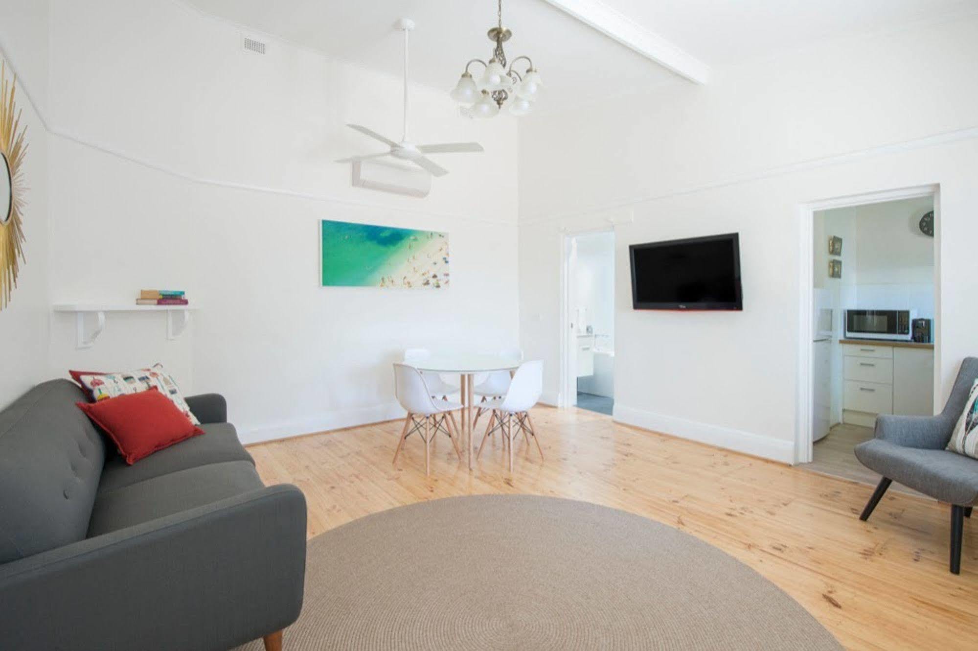 Seawall Aparthotel 4*