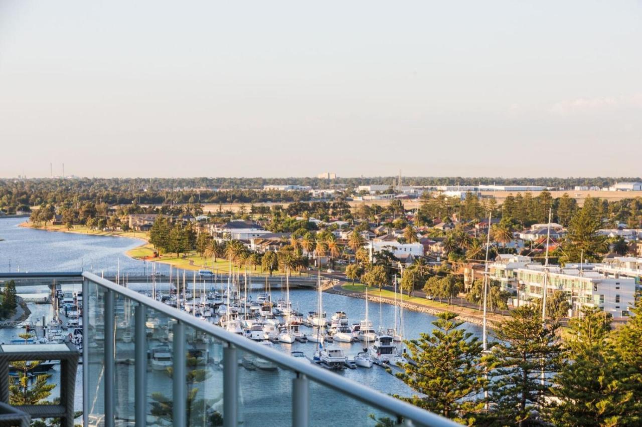 Glenelg Skyline Penthouse - Wifi Holiday home Adelaide