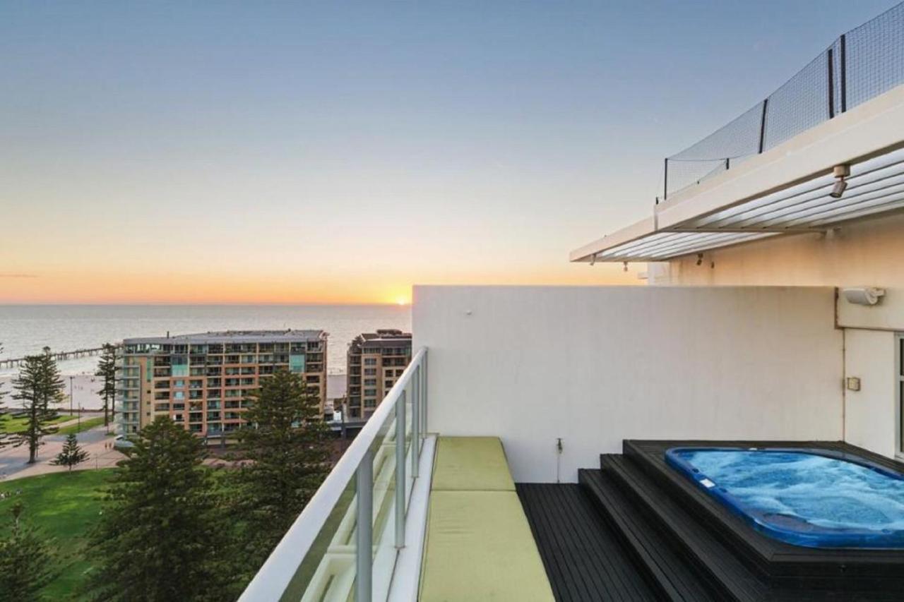 Glenelg Skyline Penthouse - Wifi Holiday home *