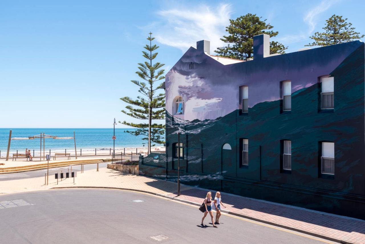 Seawall Aparthotel 4*
