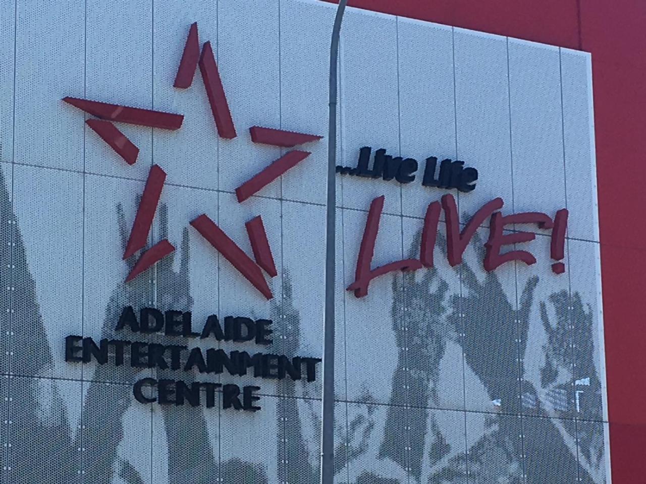 Style Accommodation-getaway In North Adelaide- Close To Apartment *