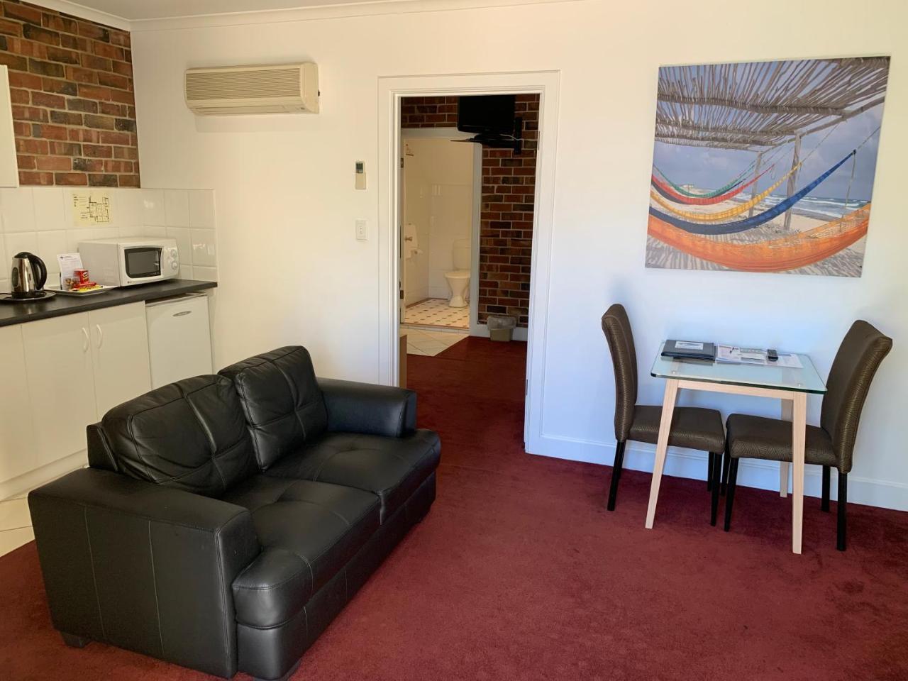 Ensenada Motor And 4* Adelaide