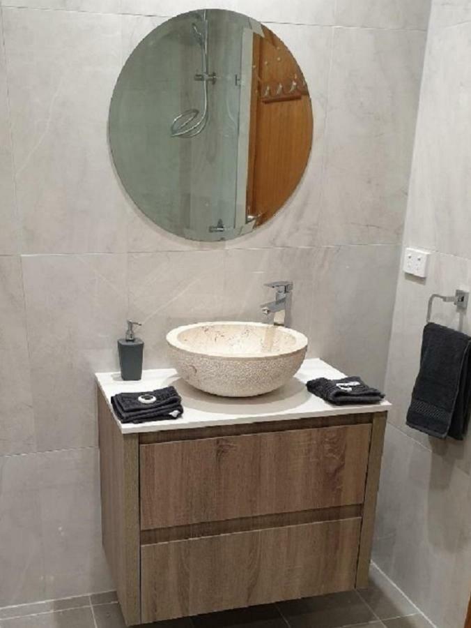 Style Accommodation-getaway In North Adelaide- Close To Apartment