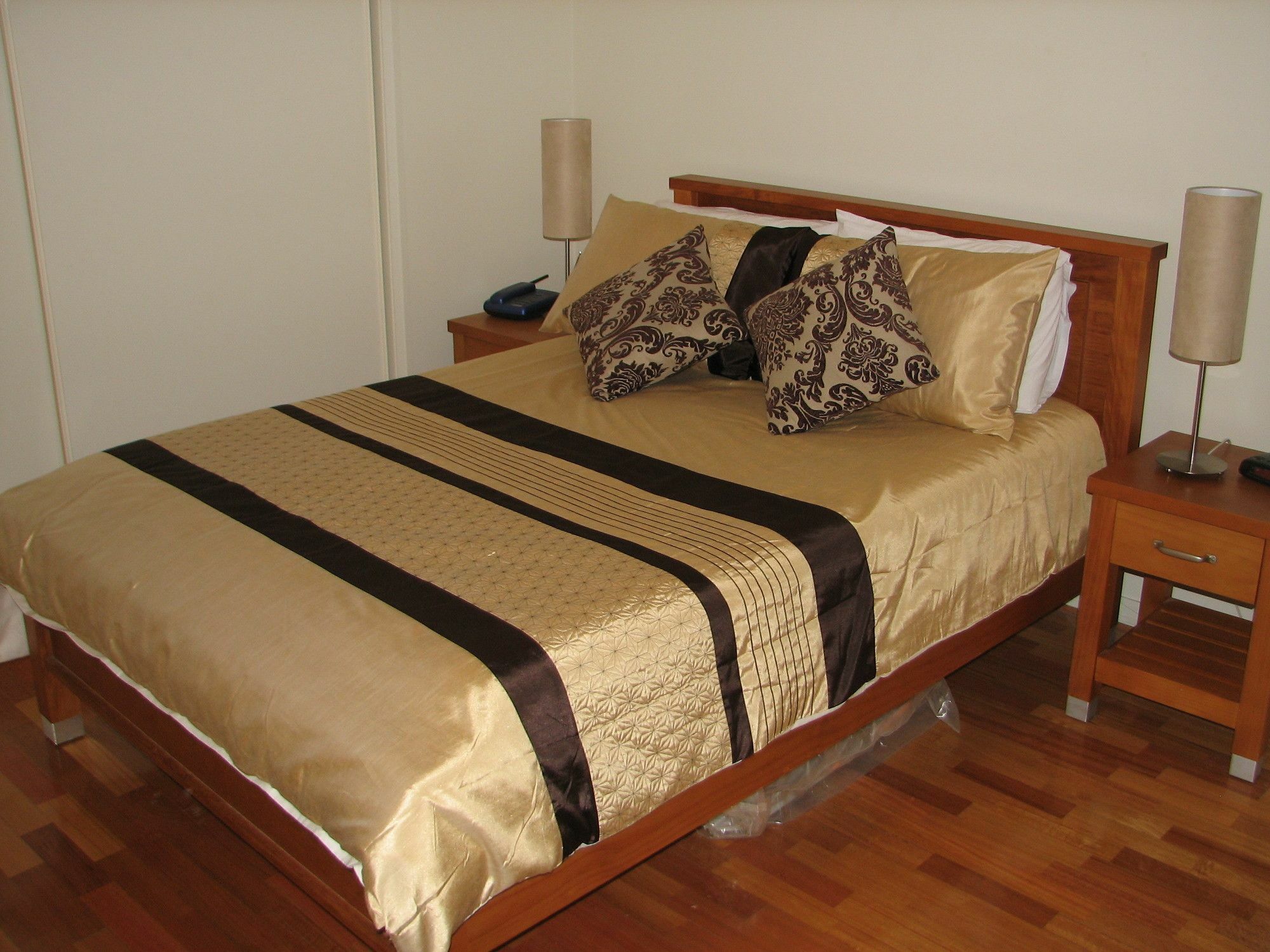 Escape 2bd In Adelaides East End 1 *