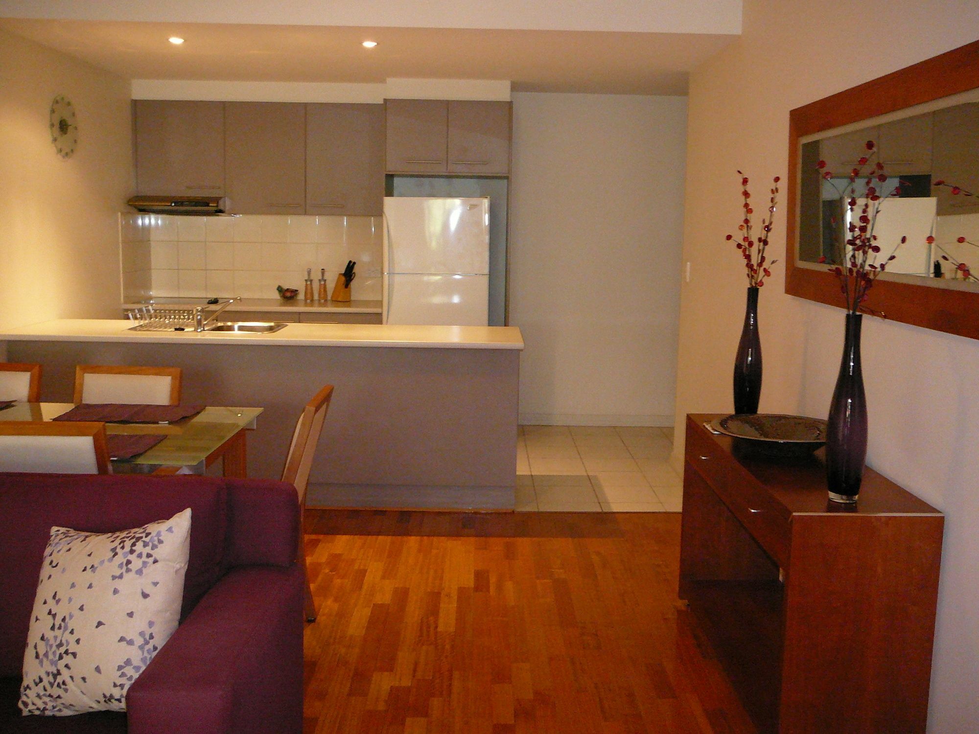 Escape 2bd In Adelaides East End 1 *