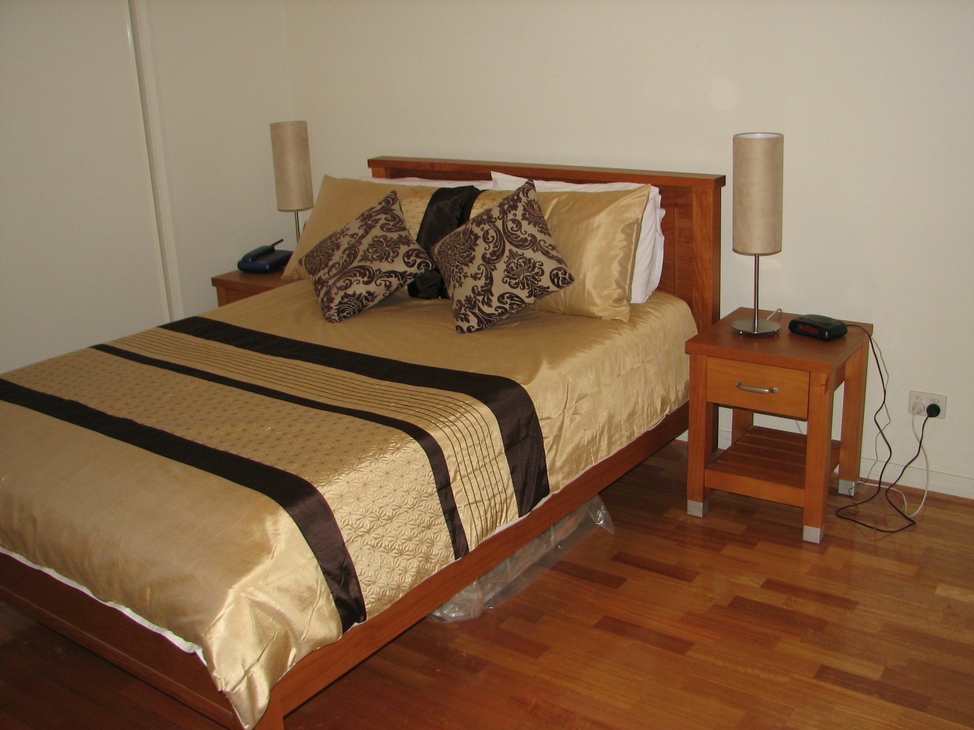 Escape 2bd In Adelaides East End 1 *