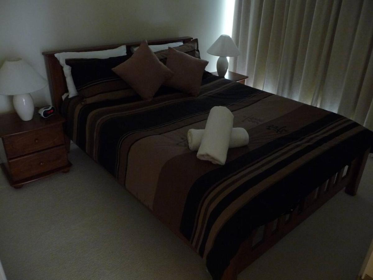 Escape 3 Bedroom East End Of Apartment *