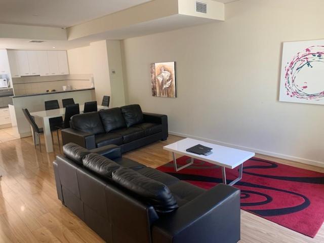 Rnr Serviced - Wakefield St 4*