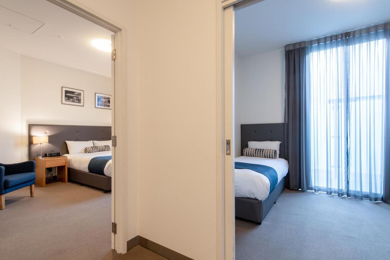 Mawson Lakes 4*
