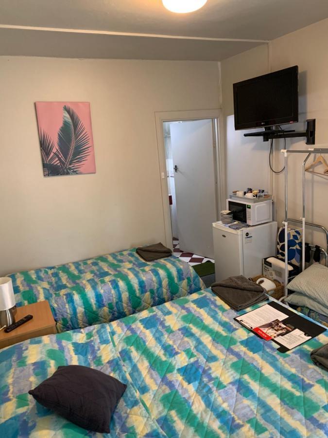 Hello And Aparthotel 3*