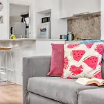 \'Christies Chic\' A Family Getaway By The Beach