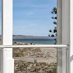 Hamptons-Inspired Waterfront Living On Moana Beach