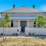 \'Chimney Cottage\' Family Gem Where Beach Meets Port
