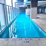 Urban Luxe Escape - Pool, Gym & Sauna - City Views