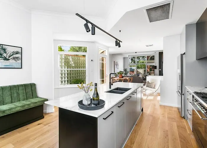 Manhattan Style 3 Story Luxury In St Peters