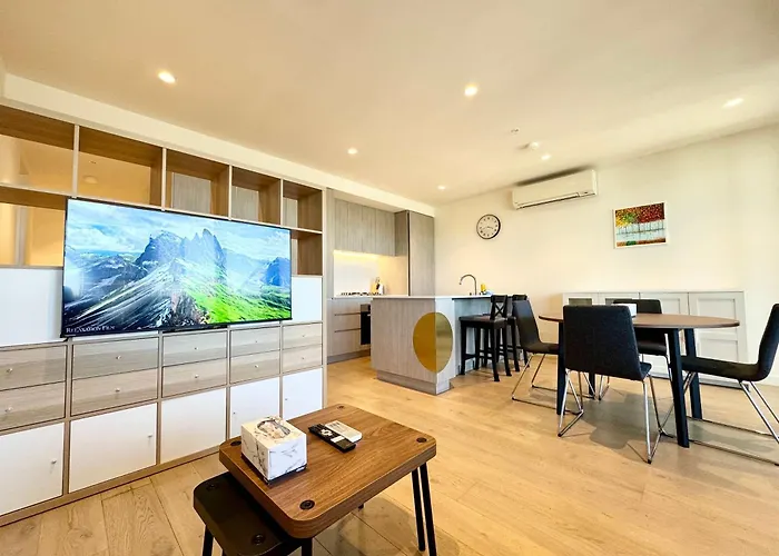 Beauty In The Sky - 2Br Apt With Amazing Views Of Rundle Mall