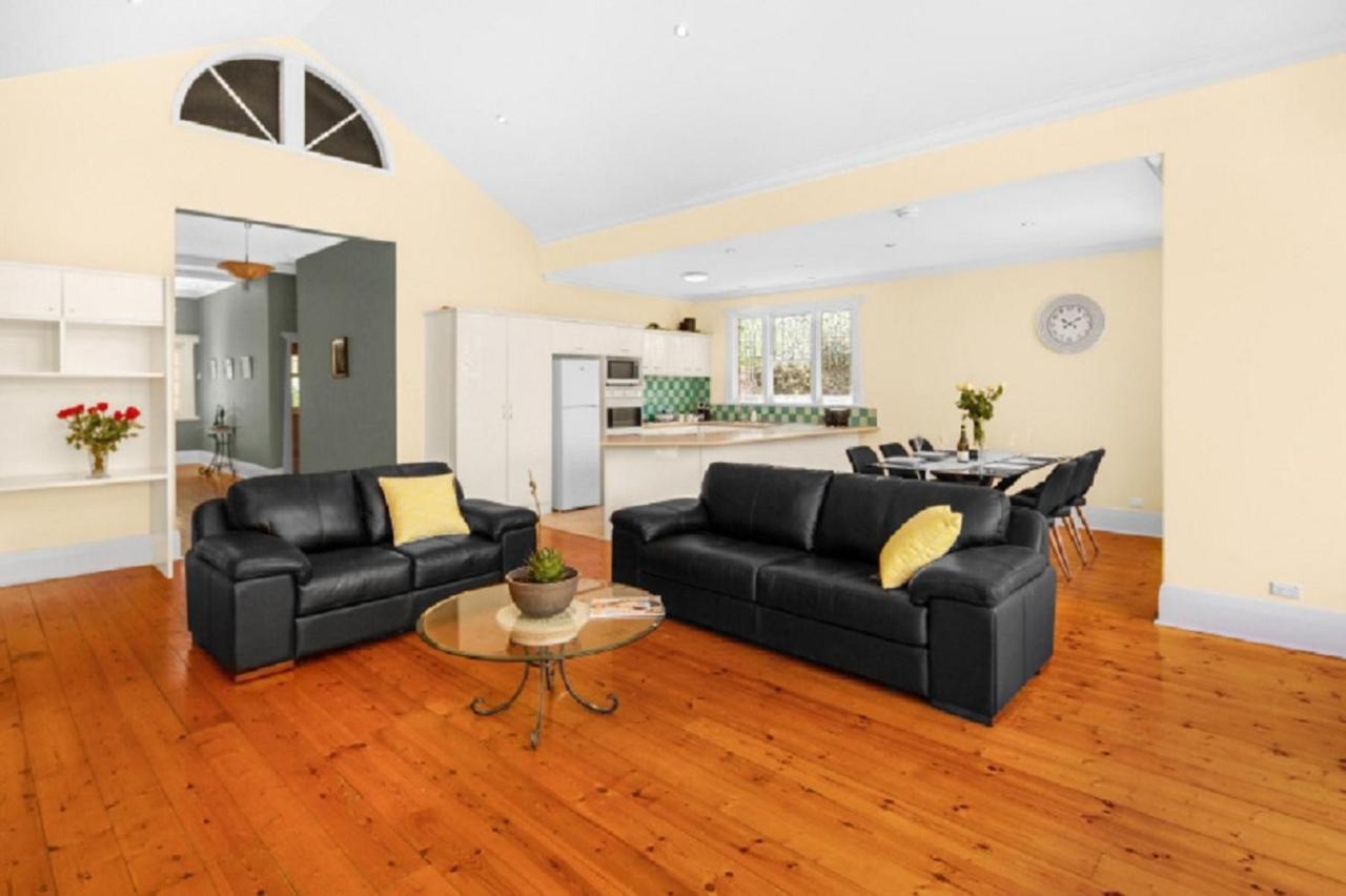Style - To - Free Wifi - Free 3 Car Parking - Great Location *