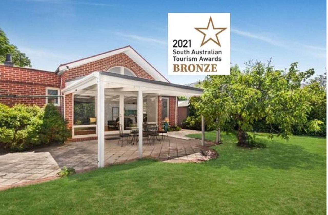 Style - To - Free Wifi - Free 3 Car Parking - Great Location Holiday home Adelaide