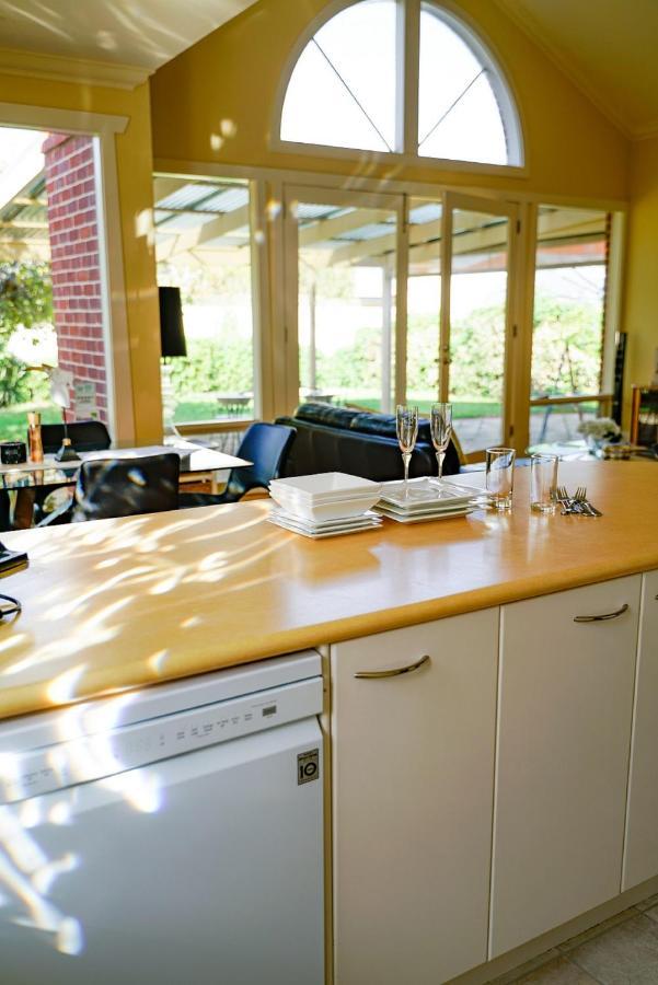 Style - To - Free Wifi - Free 3 Car Parking - Great Location *