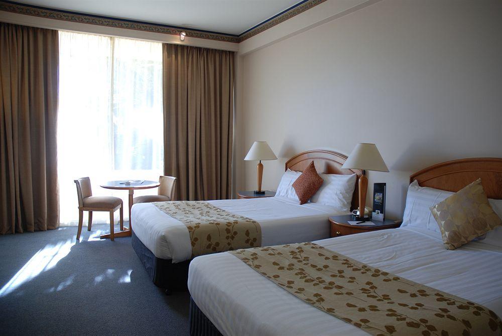 Hotel Chifley On South Terrace 3*