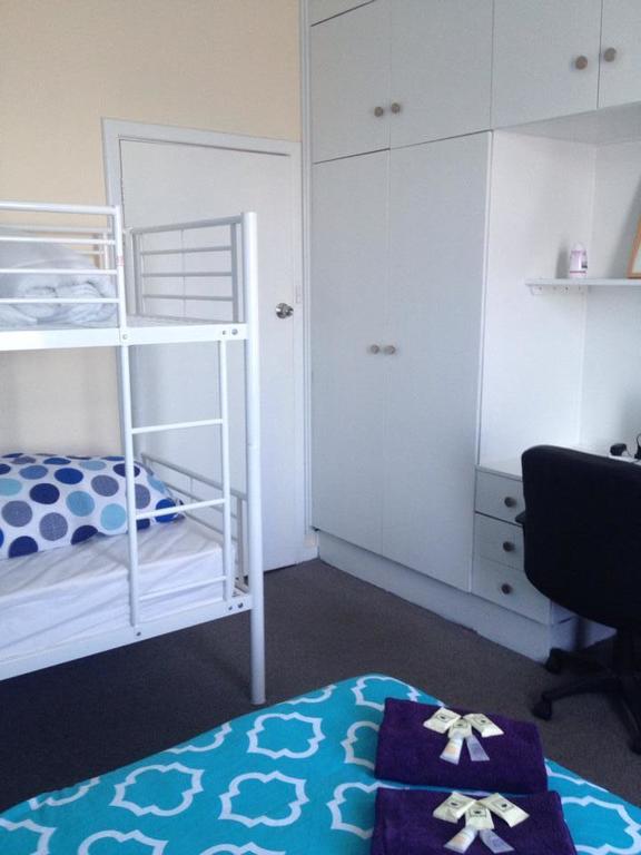 Hostel Port Backpackers *