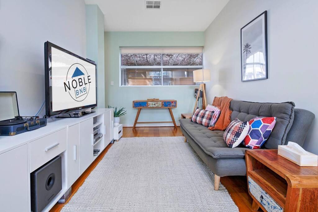 City Oasis 2-br Townhouse With Balcony & Parking