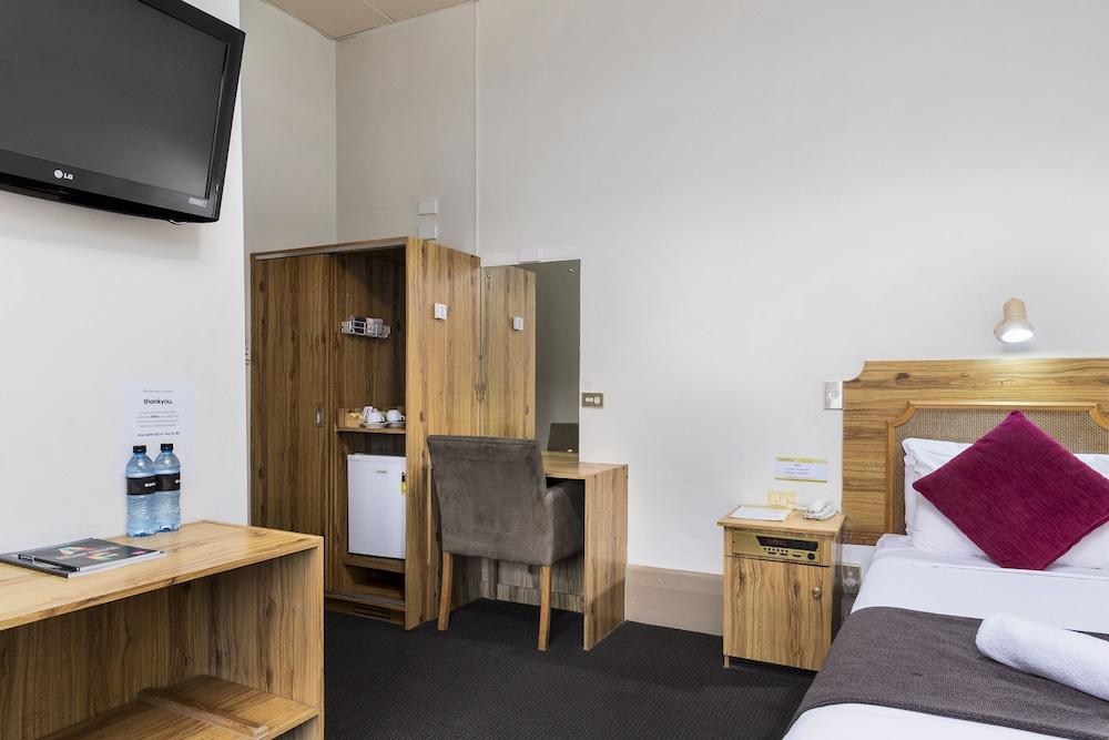 Hotel Paringa Adelaide