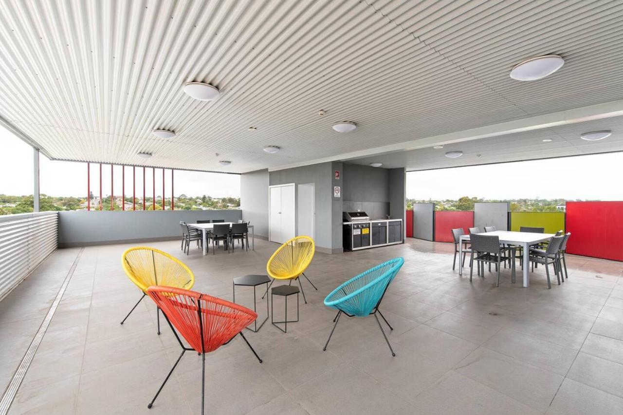 Apartment Perfect Prospect Among City's Dining Hotspots *