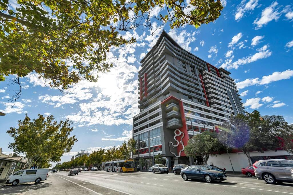 Apartment Free Parking Cityview Pool Gym Adelaide