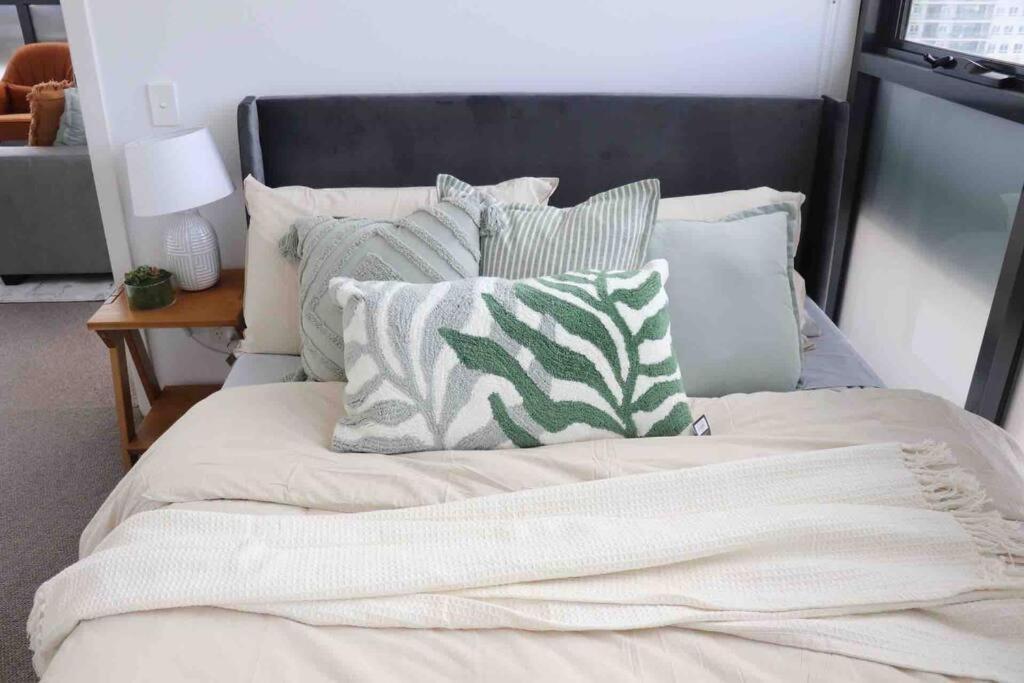 Free Parking Cityview Pool Gym Apartment *