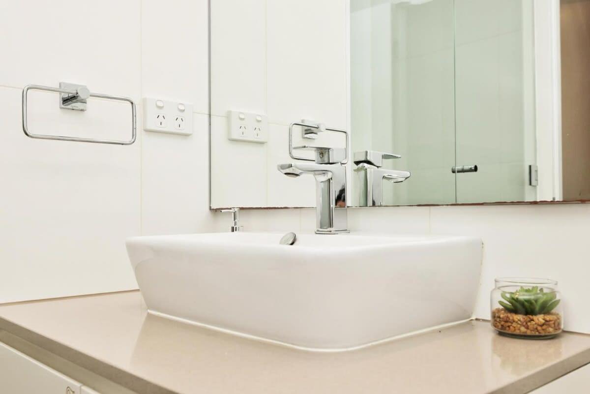 Apartment Iconic On Vue With Free Parking Pool Gym Cbd Adelaide