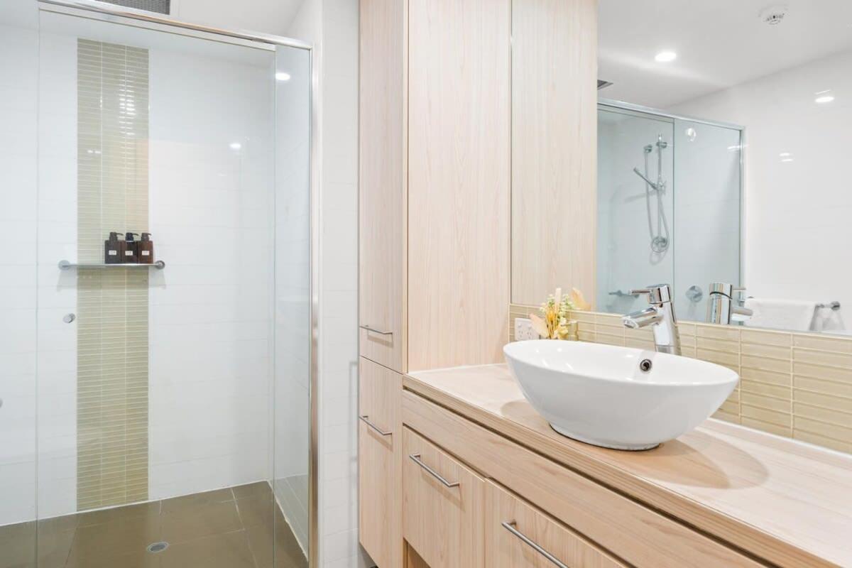 2br Cbd Swimming Pool Sauna Cbd Apartment Adelaide