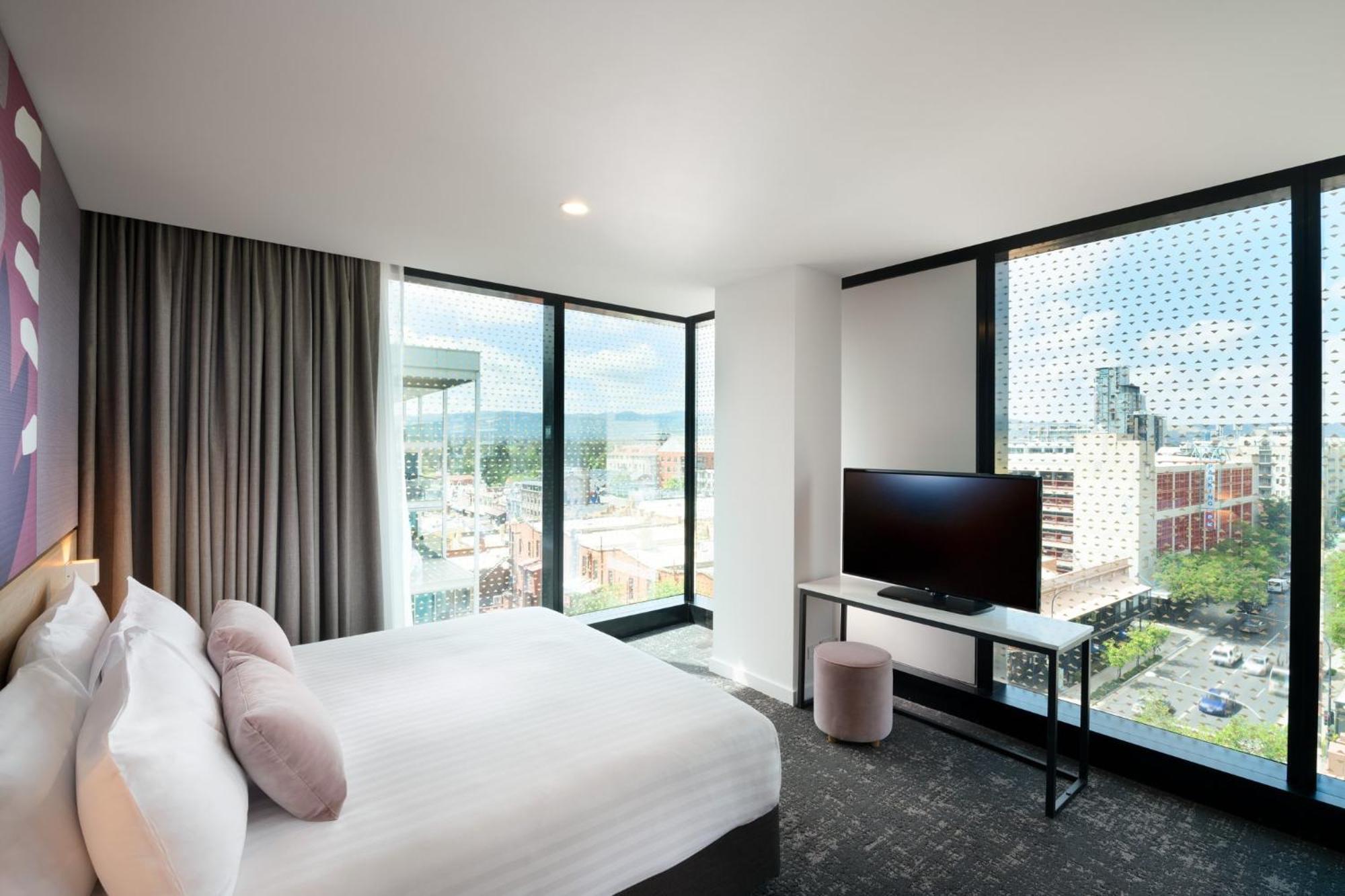 Crowne Plaza By Ihg Hotel 4*