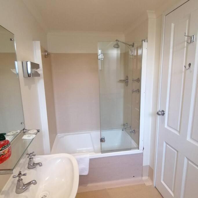 Apartment Perfect 1-bedroom On Gouger With Wi-fi