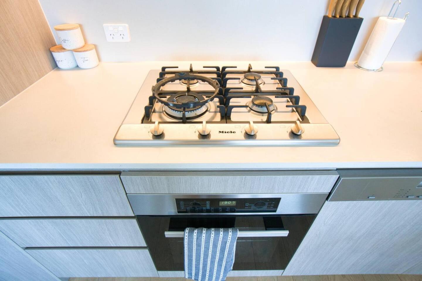 Serenity In The Sky - 2br In Rundle Mall Apartment