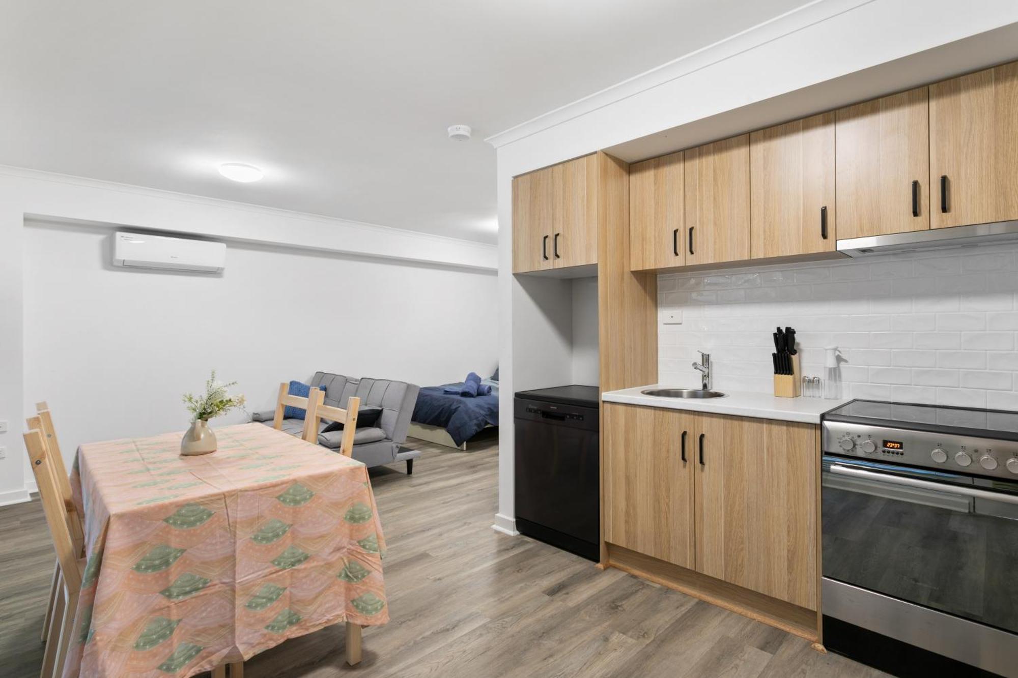 Cozy - Private In Cbd With Shared Facilities Adelaide