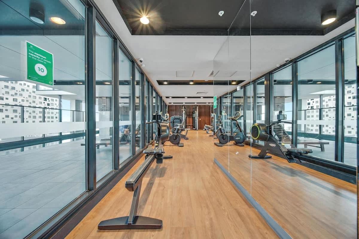 Stunning 2br @ Cbd With Pool-gym-bbq Apartment