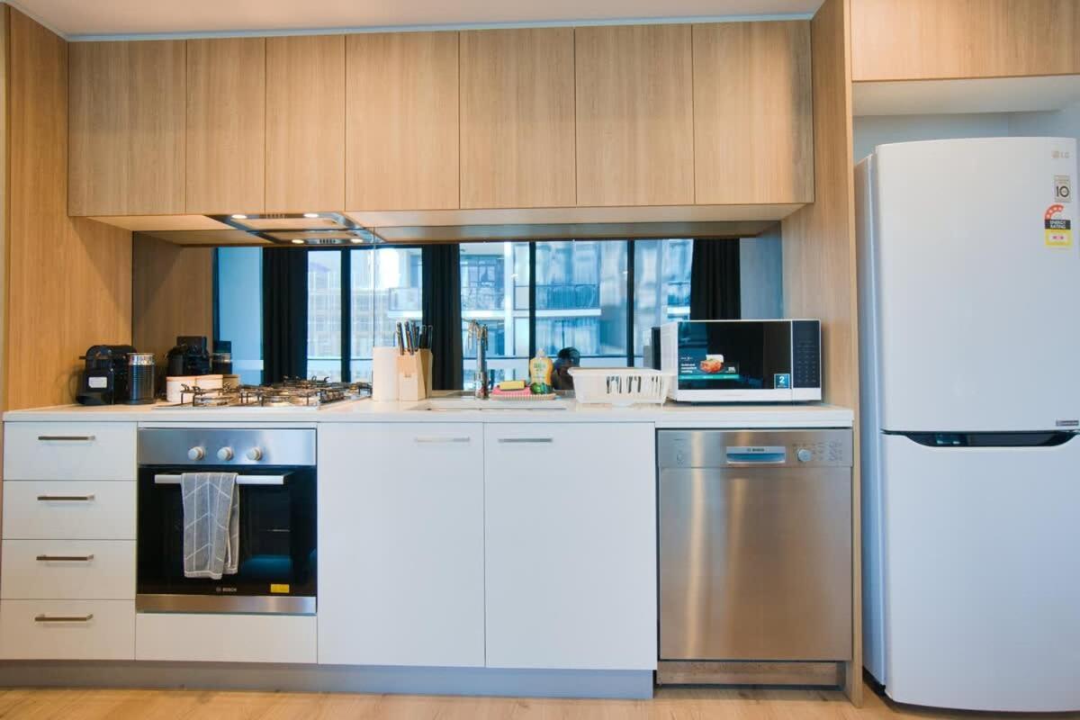 Ultimate Comfort - Modern 3br With Pool And Gym Apartment