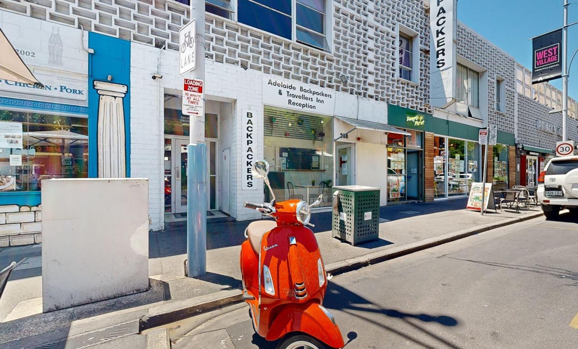 Hotel West End & Backpackers 3*