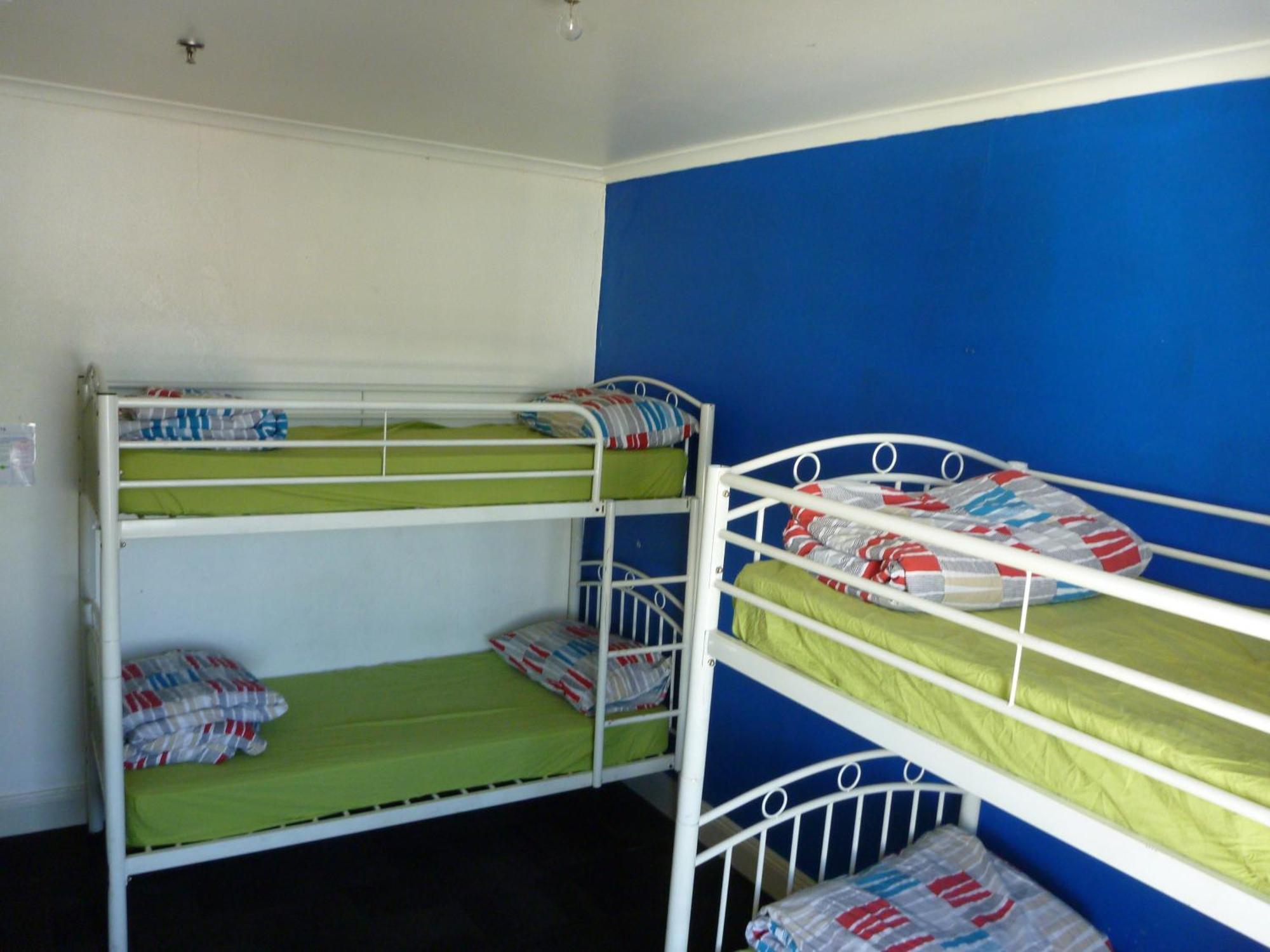 West End & Backpackers 3* Adelaide