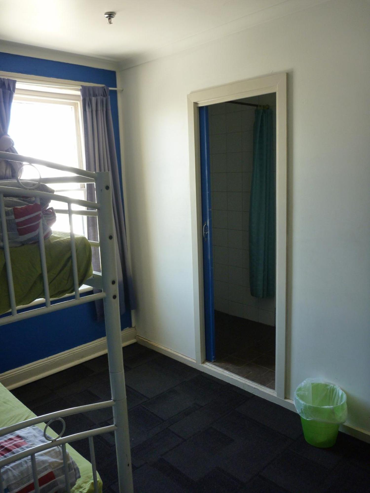 West End & Backpackers 3* Adelaide