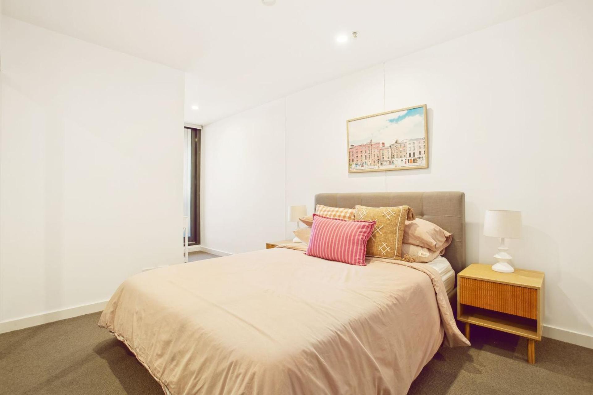Apartment 2 Bedroom With Car Parking On Grote Street Adelaide