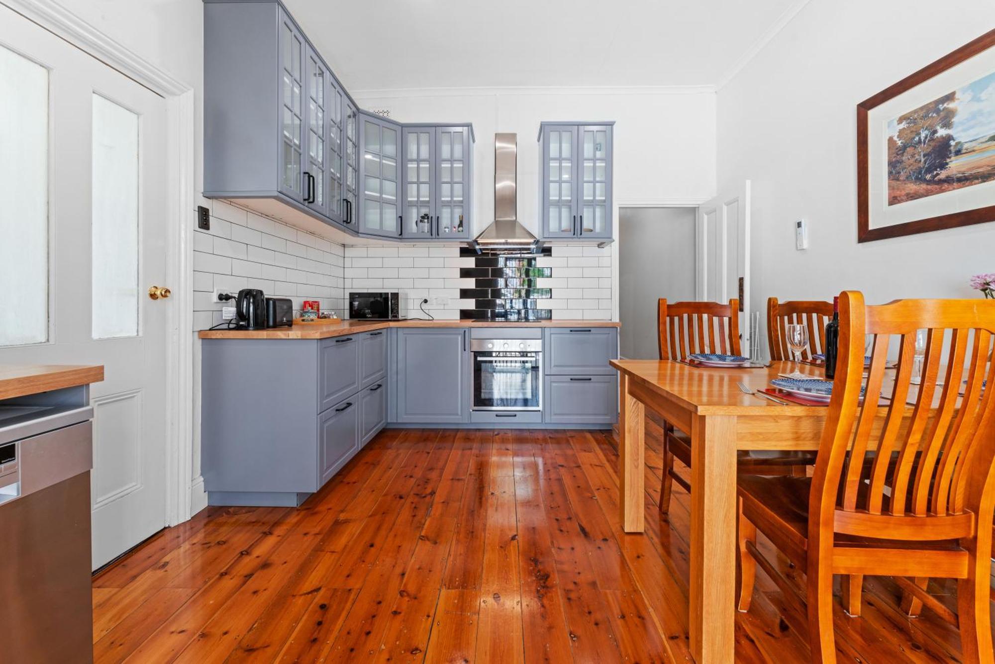 Character 1880s Renovated - Quiet Location Holiday home Adelaide