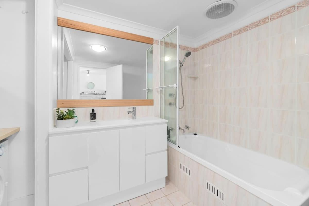 Apartment Haven Modern 2br On Carrington St Adelaide