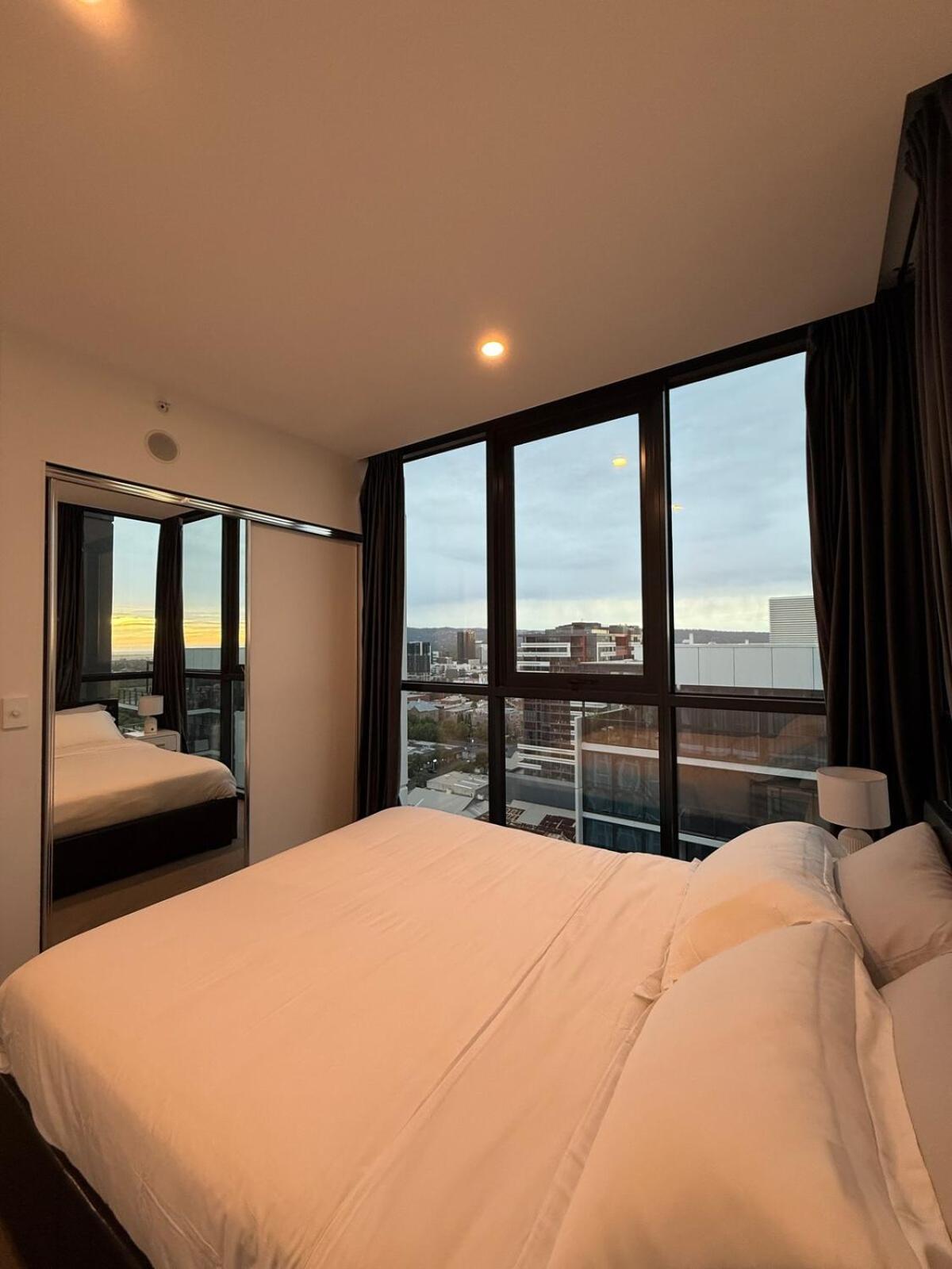 Urban Luxe Escape - Pool, Gym & Sauna - Views * Adelaide