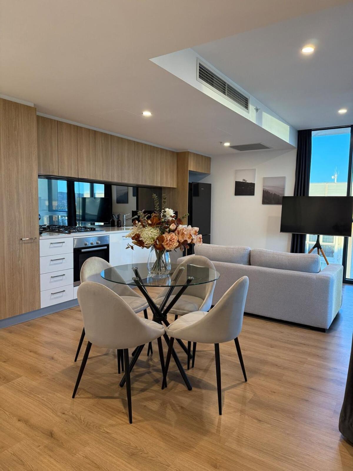 Apartment Urban Luxe Escape - Pool, Gym & Sauna - Views Adelaide