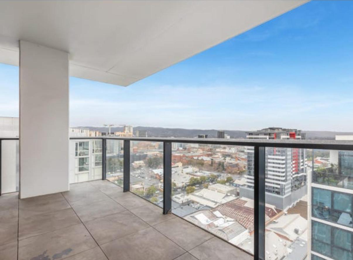 Urban Luxe Escape - Pool, Gym & Sauna - Views Apartment Adelaide