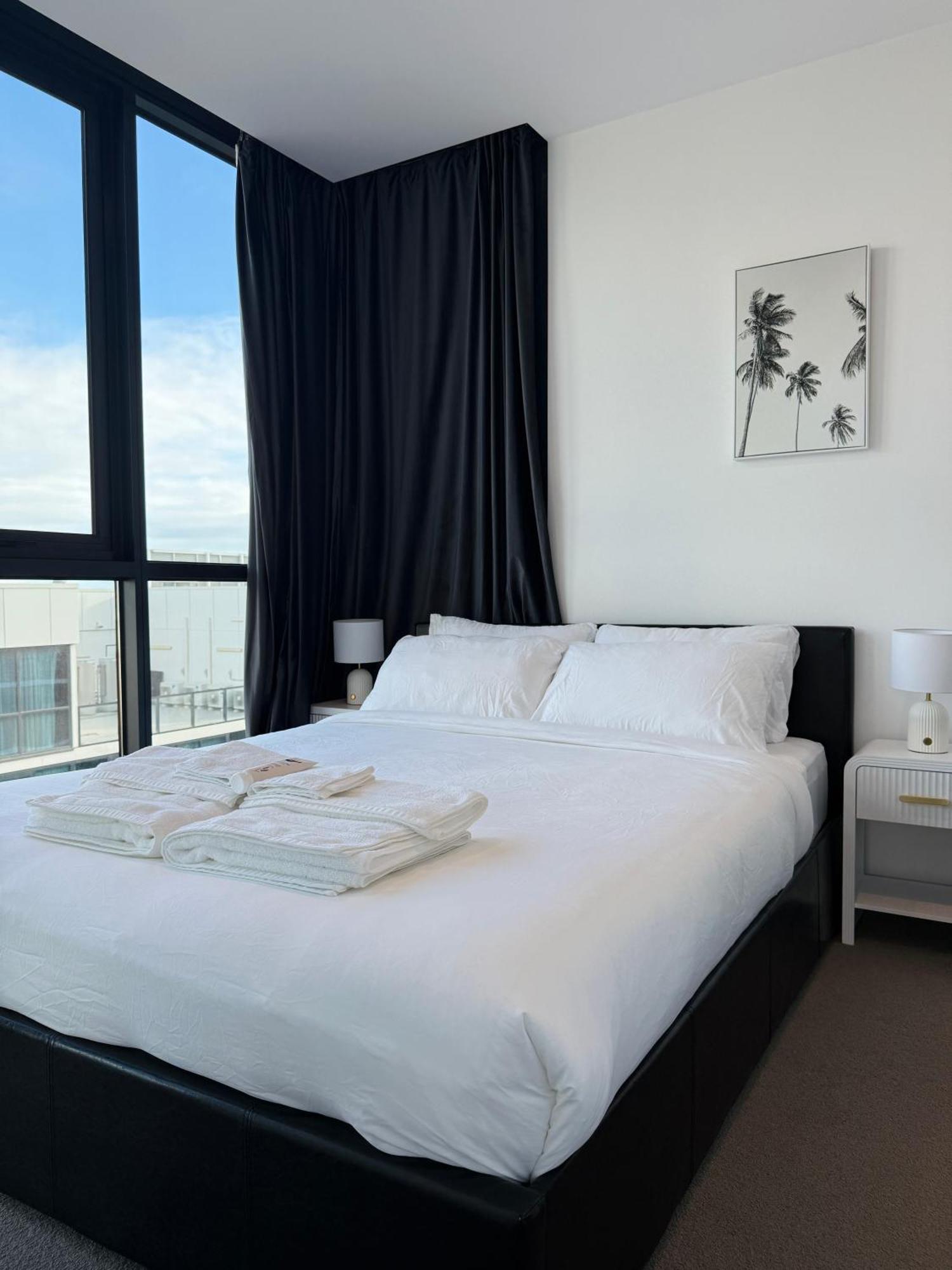Apartment Urban Luxe Escape - Pool, Gym & Sauna - Views *